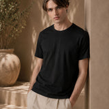 Schwarzes Rundhals-T-Shirt
