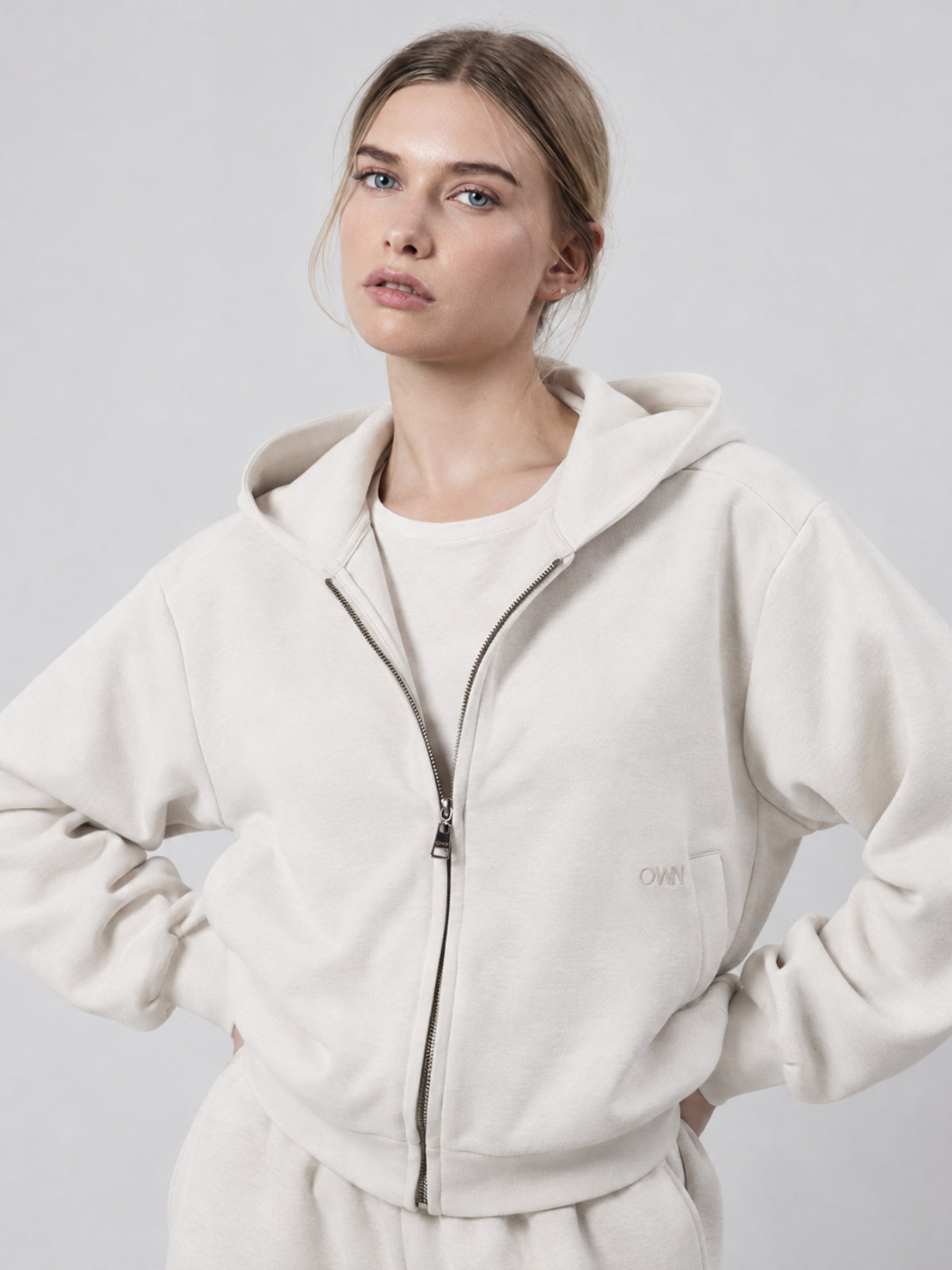 Felpa con Cappuccio e Zip in Interlock Off White