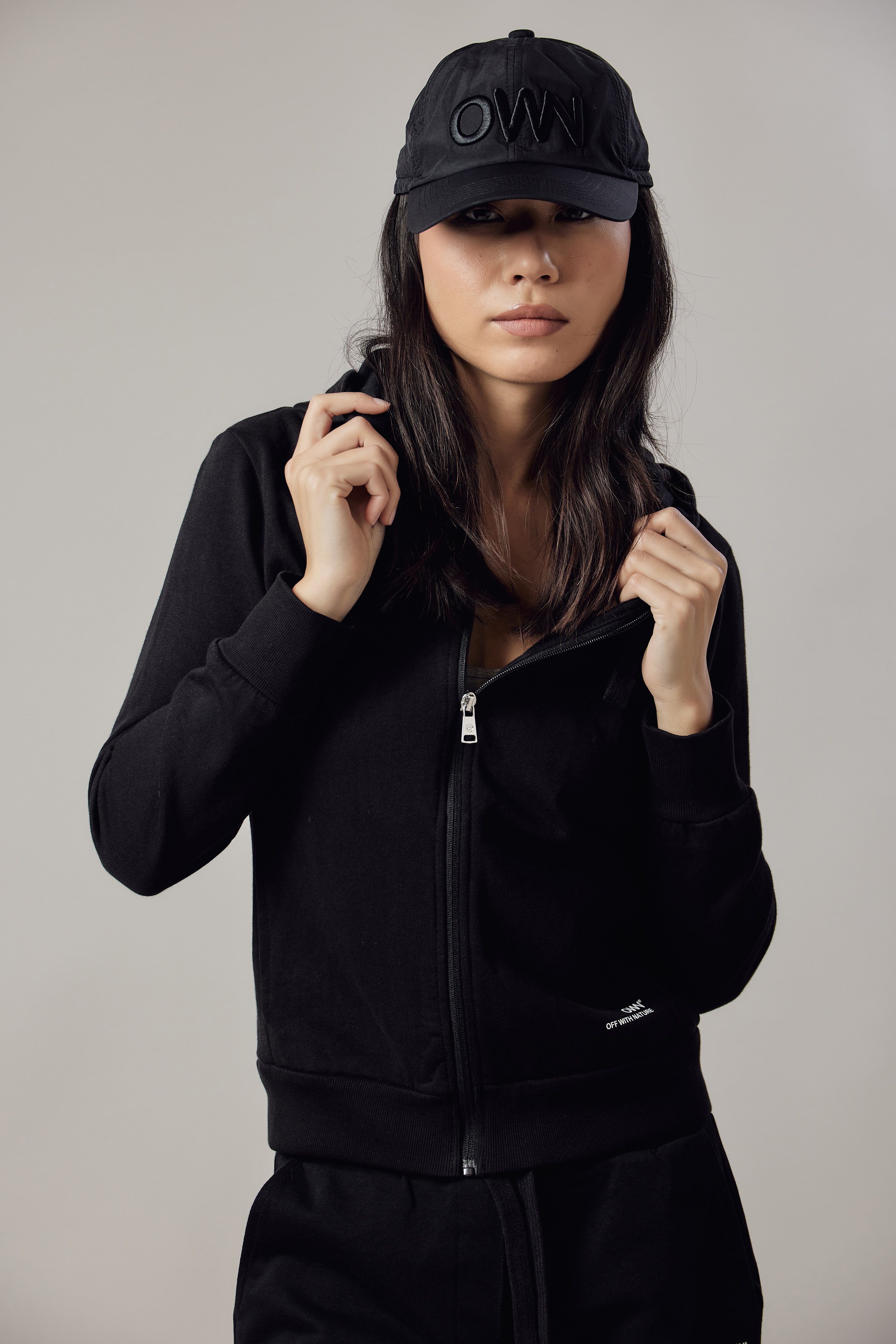 Felpa con Cappuccio e Zip Nero